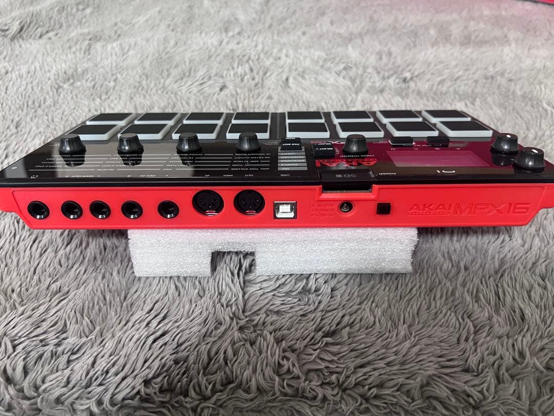AKAI MPX16 サンプラー　16パッド×10バンク　さらにSDで増設可能