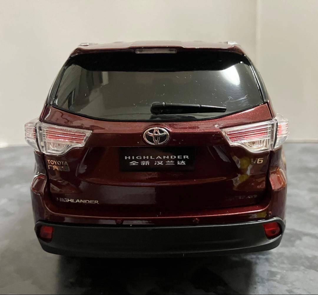 トヨタ　ハイランダー　1/18 ミニカー　カラーサンプル