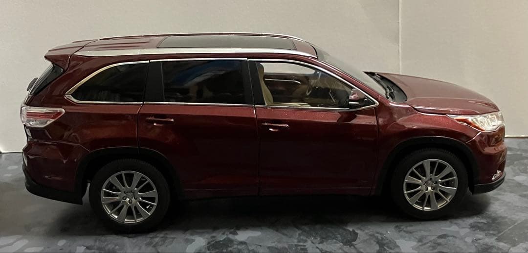 トヨタ　ハイランダー　1/18 ミニカー　カラーサンプル