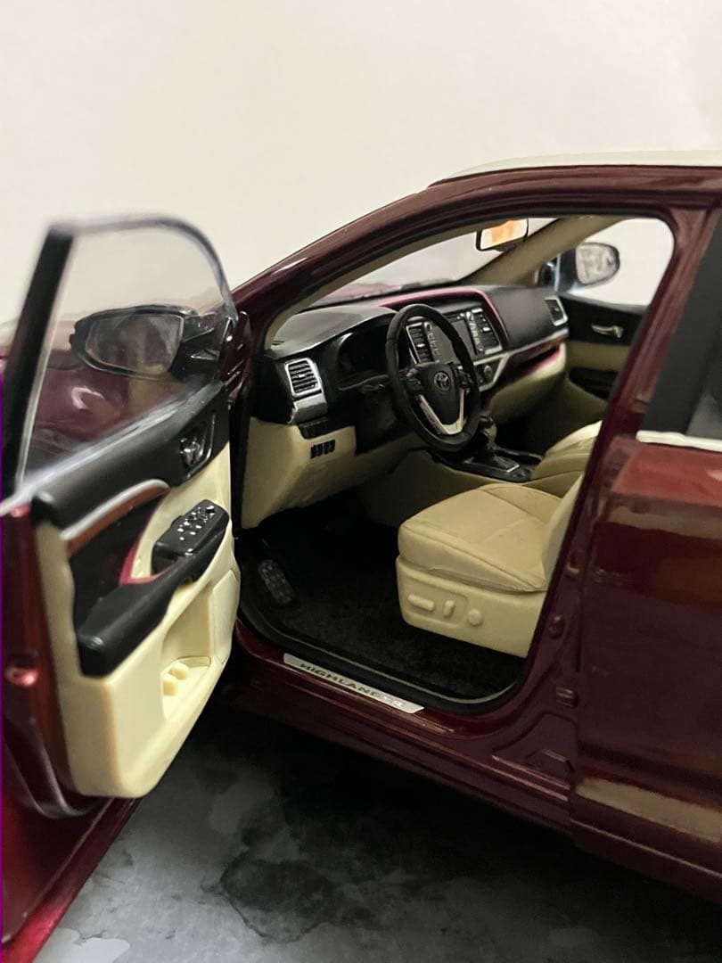 トヨタ　ハイランダー　1/18 ミニカー　カラーサンプル