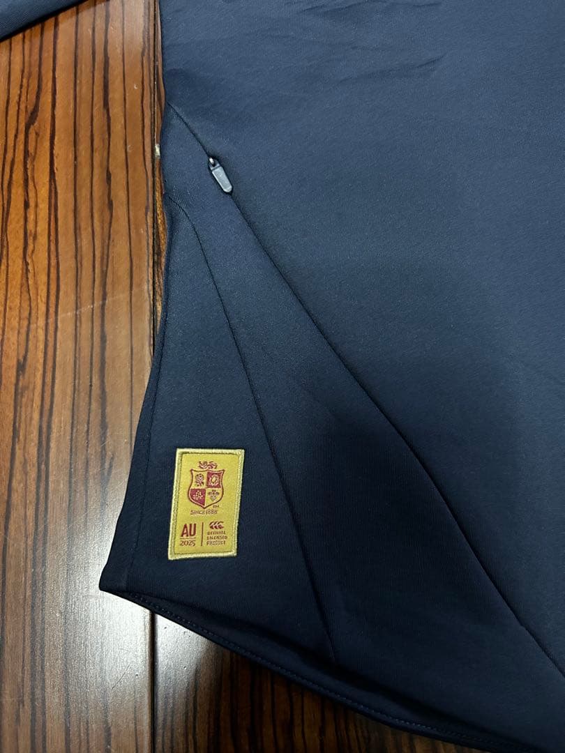 プロメテウス　Lions 2025 Everest フーディ