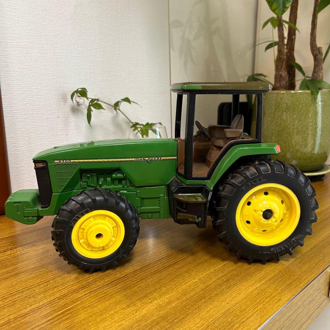 ジョンディア JOHN DEERE 8300 トラクター ミニカー 稀少