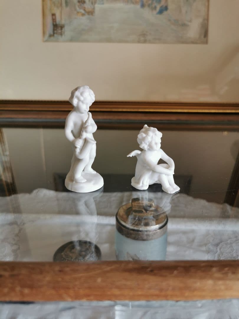 アンティークドイツフィギュリン 二体セット サクソフォンを吹く子供＆膝を抱く天使