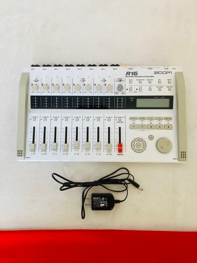 ZOOM　R16　マルチトラックレコーダー　オーディオインターフェース　音楽制作