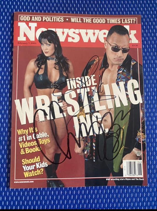 貴重　証明付き　WWE ロック　チャイナ　直筆サイン入り　NEWS week