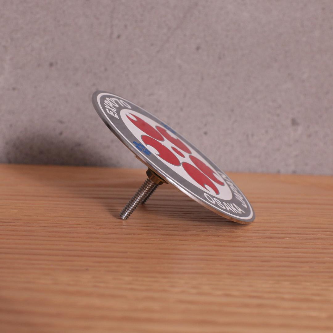 ★レア物 銀枠★ 美品 大阪万博 EXPO'70 金属製 カーエンブレム 当時物