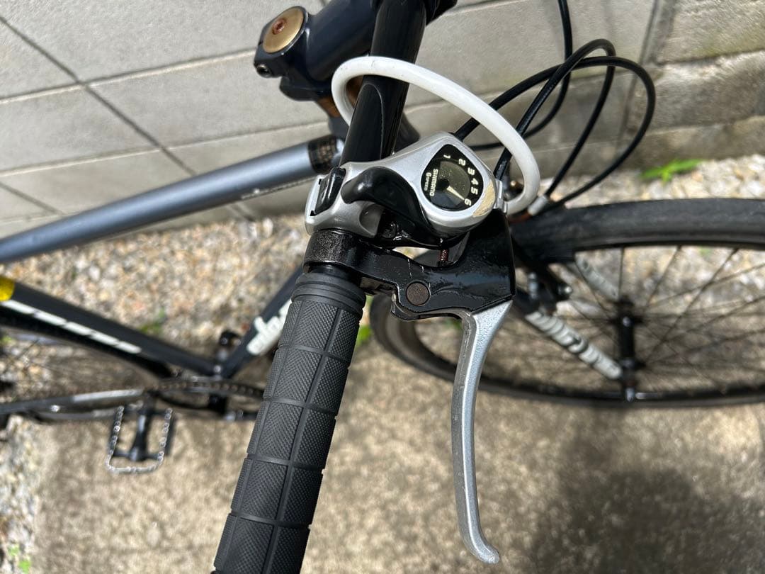 クロスバイク グレー レバー式ブレーキ