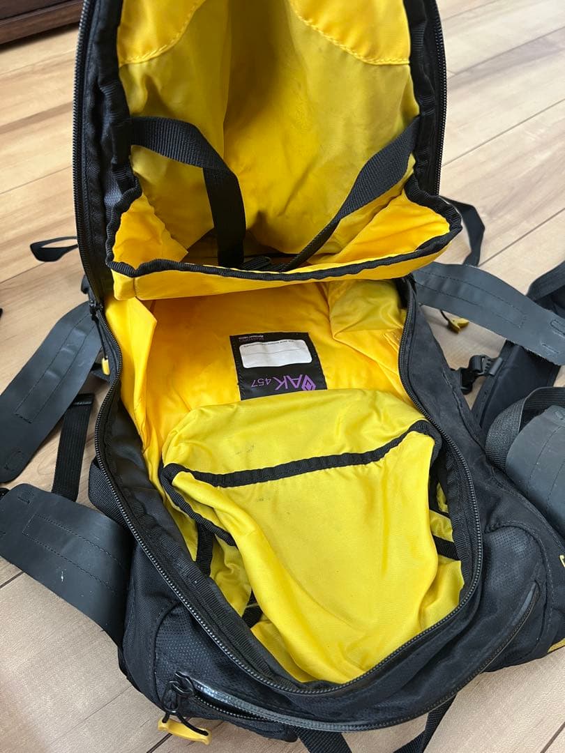 BURTON AK457 バックパック 　黒/黄色 16～18L