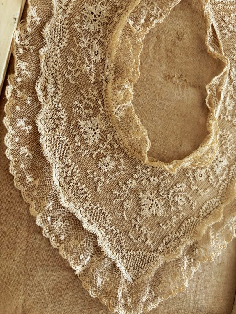 アンティークレース　襟　ガラスケース入り