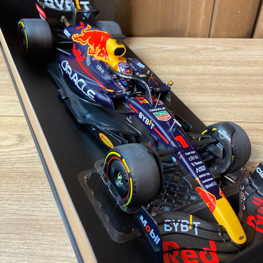 ミニチャンプス1/18OracleRedBullRacingRB18 2022