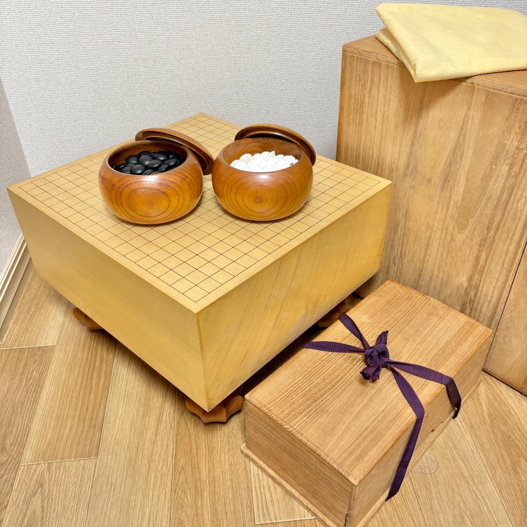 【定価27万円】新榧 6寸 柾目 足付 碁盤 碁石 34号 本蛤 那智黒 木箱付