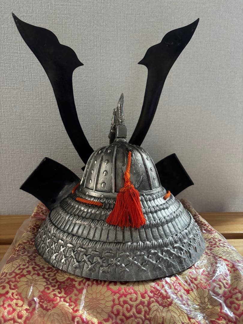 兜。金属製 。レトロ。未使用。シルバー。シンプル