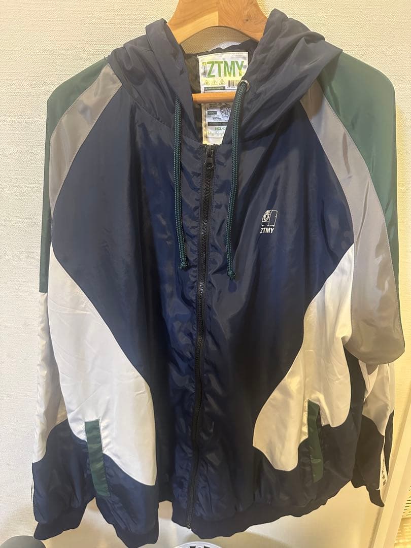 ずとまよ　フード付ジャケット（洗濯機付）サイズXL