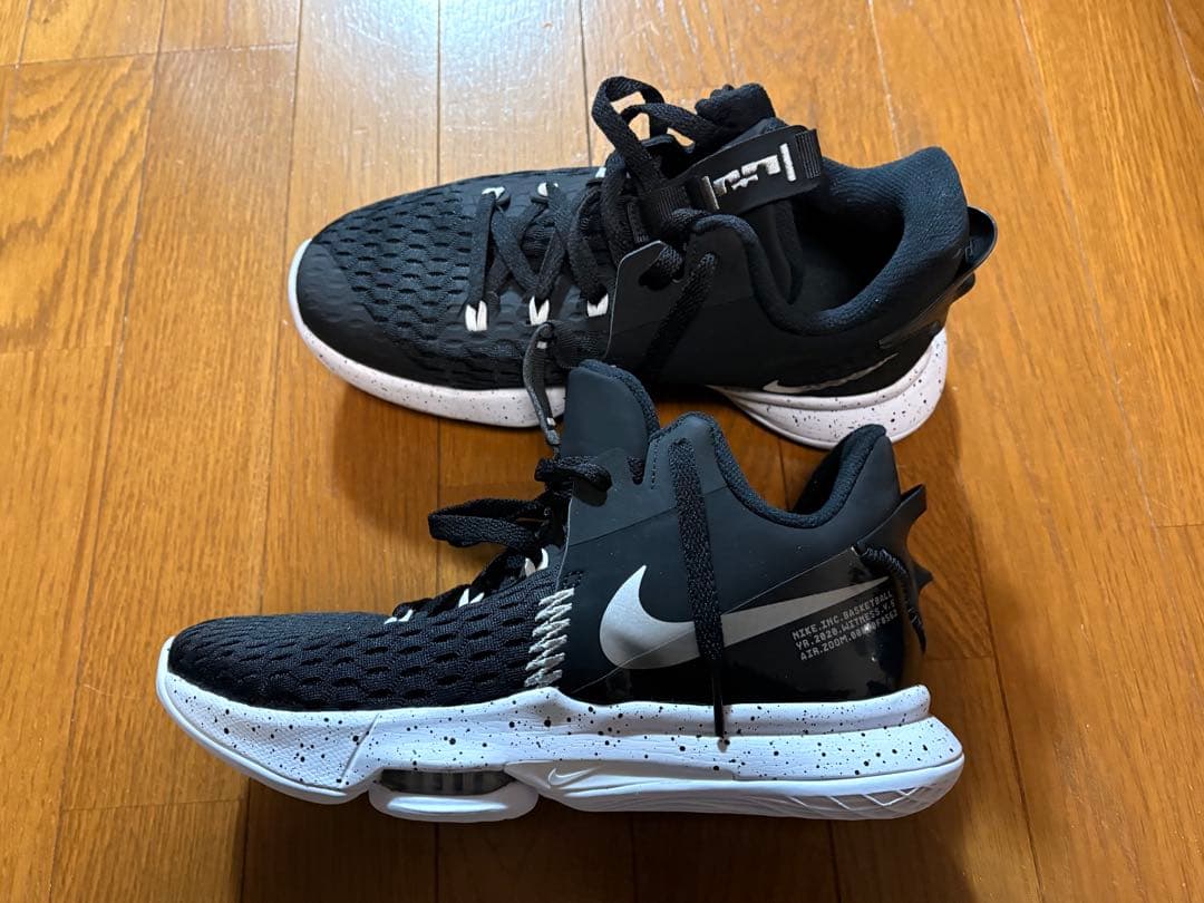 新品・未使用 Nike AIR ZOOM 25.5 バスケットボールシューズ