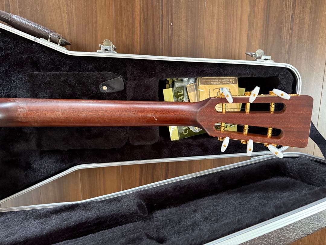 Takamine エレクトリカルアコースティックギター　PT407