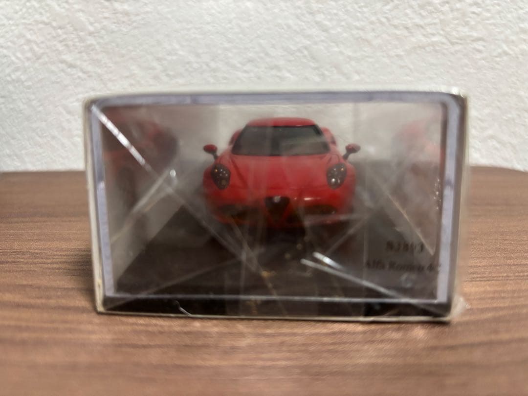 Alfa Romeo 4C ミニカー 1/43 スケール