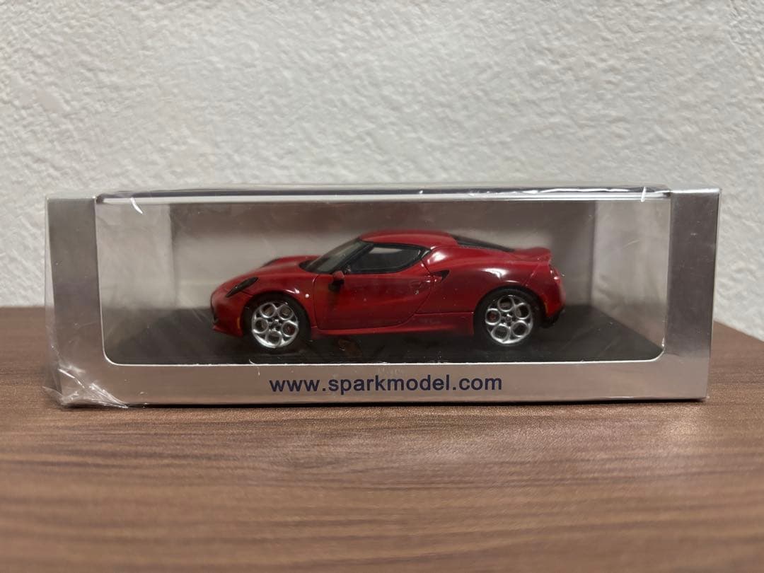Alfa Romeo 4C ミニカー 1/43 スケール