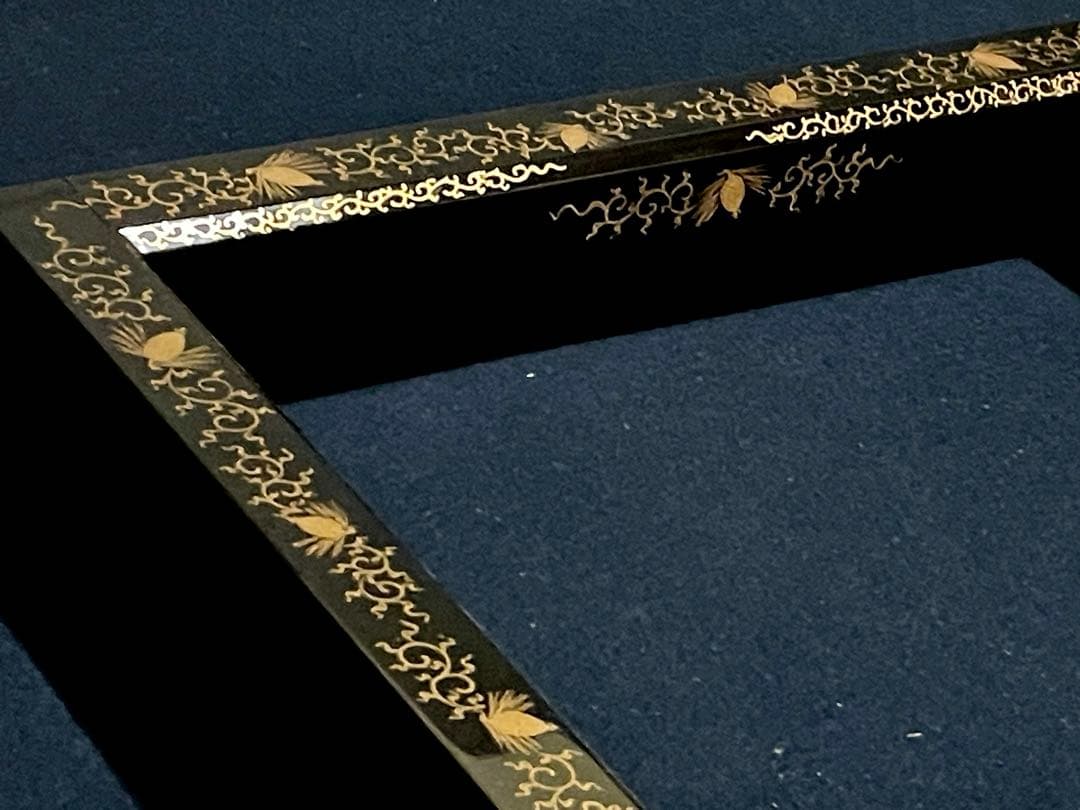 割引❣️【美品】「母」 松唐草 蒔絵 炉縁 真塗 漆匠 秀岳 共箱 （1125D）