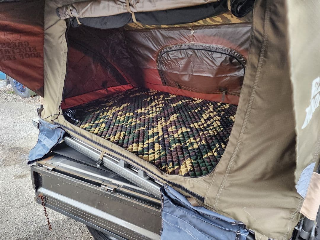 B-BASE様 GRESS電動ルーフテント