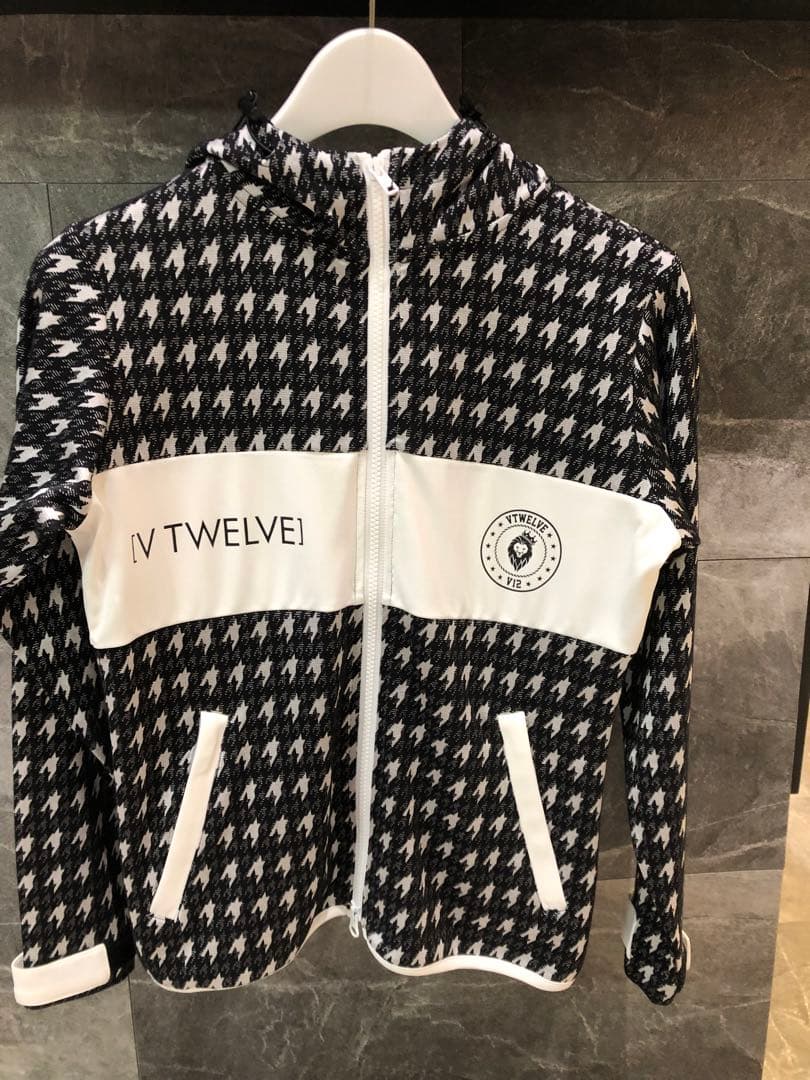 V12 ジップアップパーカー　レディース　Sサイズ