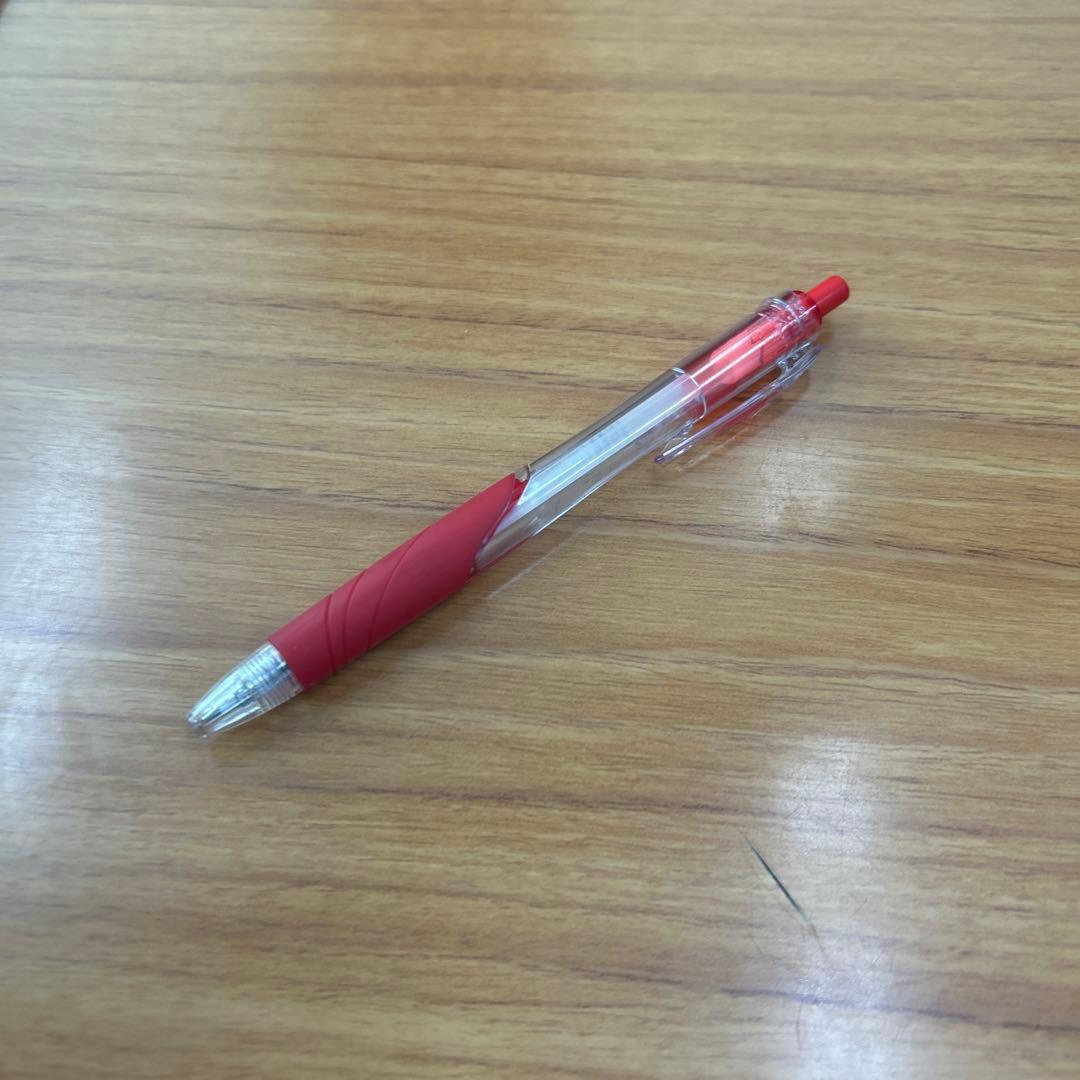 赤いボールペン クリアボディ
