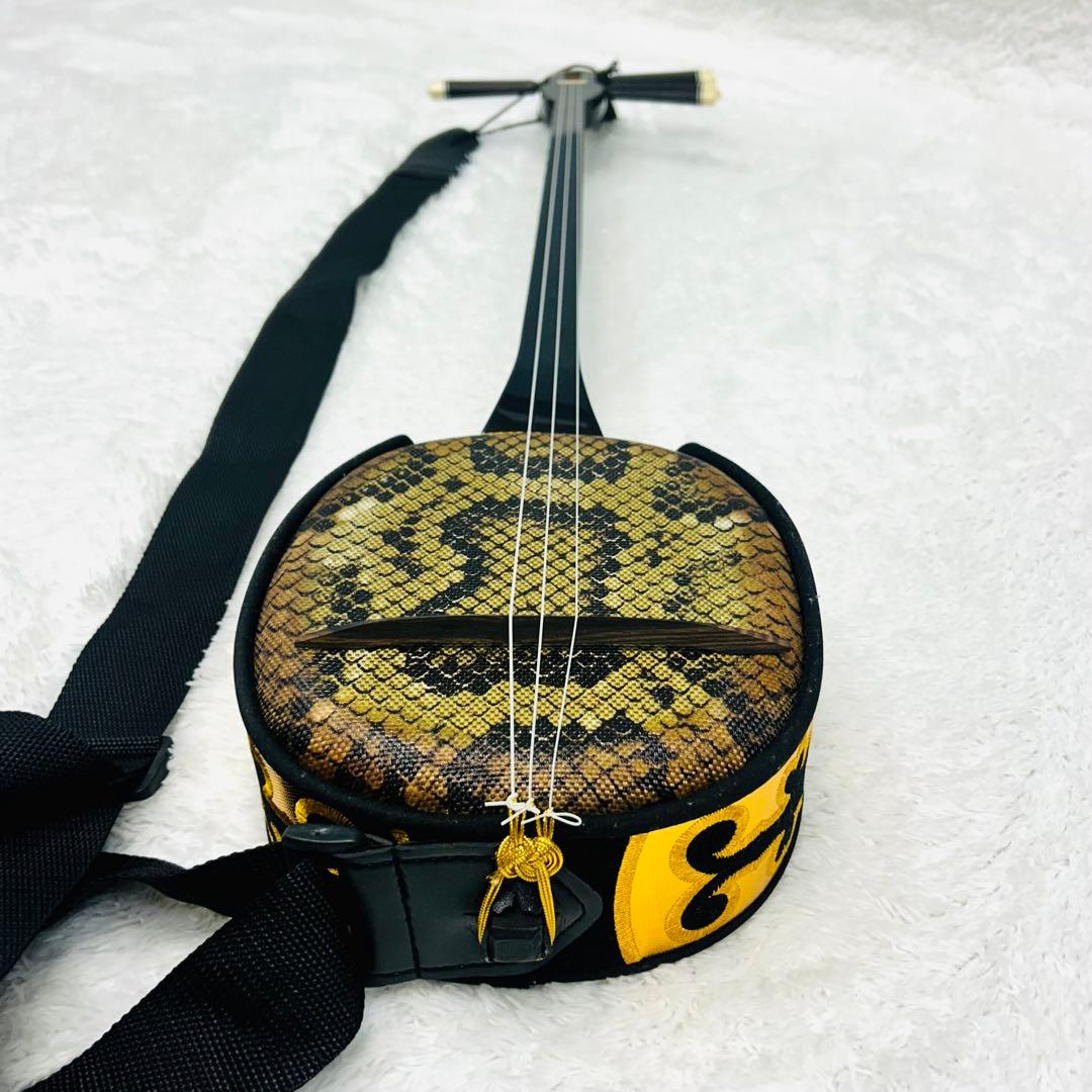 【美品】沖縄三線　蛇柄　人工皮仕様　三味線タイプ　リュックケース付き