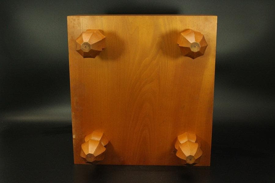 囲碁 碁盤 本榧 良木目 足付 総高26.7cm 厚み15cm 良品(A266)