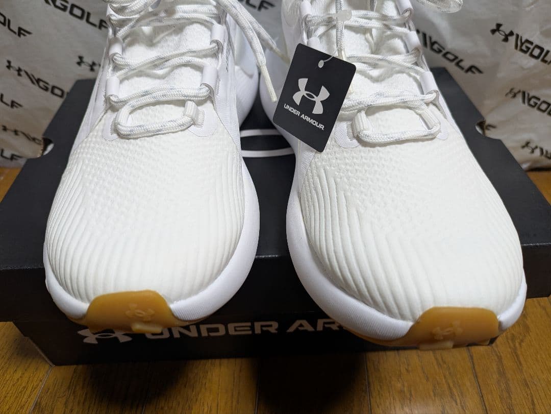 新品!アンダーアーマー　ゴルフシューズ　レディース