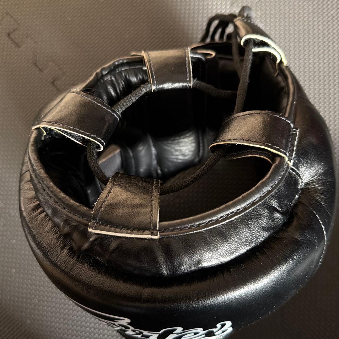 Fairtex 黒 ヘッドギア　キック、ボクシング