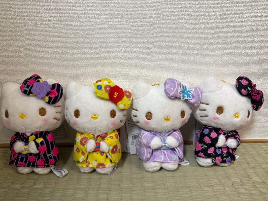 新品　タグ付　ハローキティ 着物キーホルダー　4セット