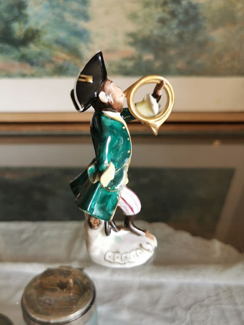 アンティークドイツ楽隊フィギュリン ホルンを吹く正装のモンキー 猿のオーケストラ