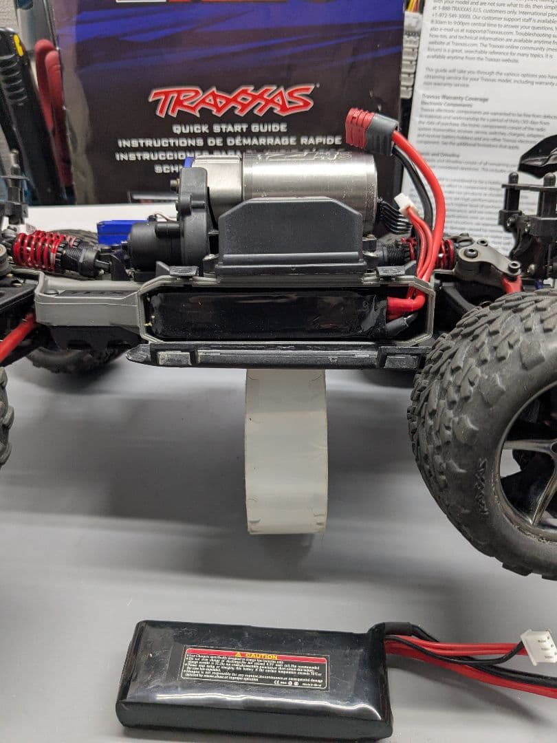 トラクサス E-Revo 1/16