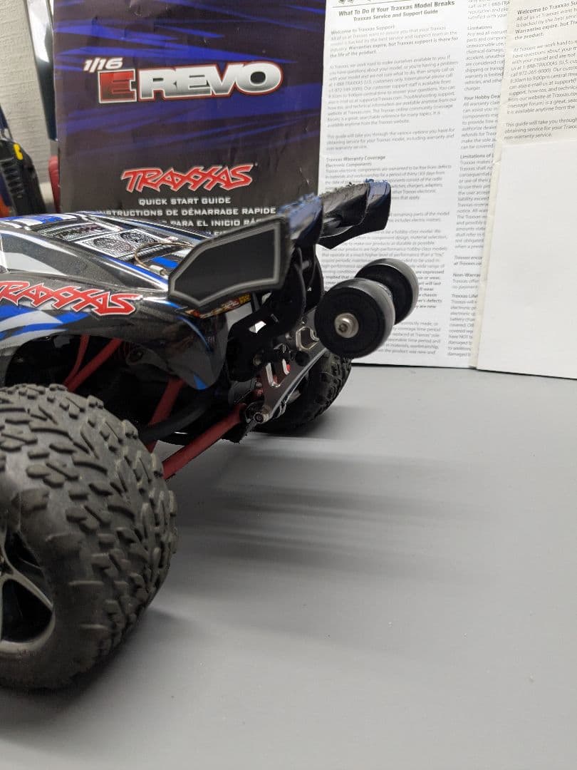 トラクサス E-Revo 1/16