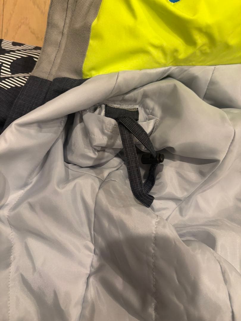 【美品！】スキーウェア　デサント　子供用　140