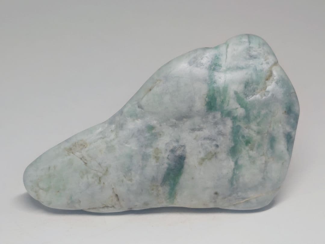 濃緑 121g 翡翠 ヒスイ 原石 鑑賞石 自然石 誕生石 鉱物 鉱石 水石