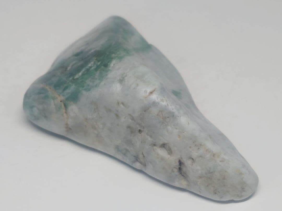 濃緑 121g 翡翠 ヒスイ 原石 鑑賞石 自然石 誕生石 鉱物 鉱石 水石