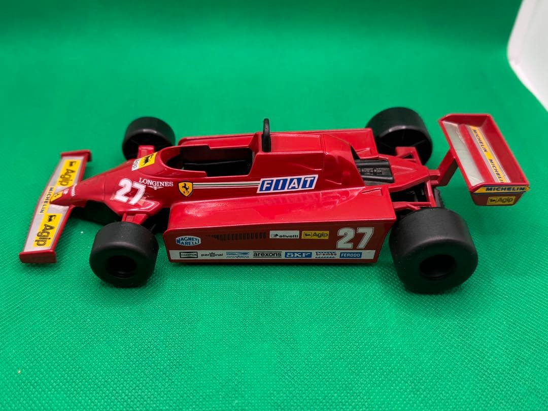 Ferrari F1カー ミニカー レッド 1/43