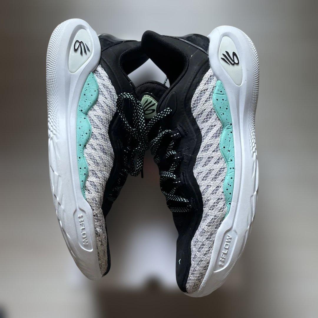 カリー11 Curry バスケットボールシューズ 黒 白 水色