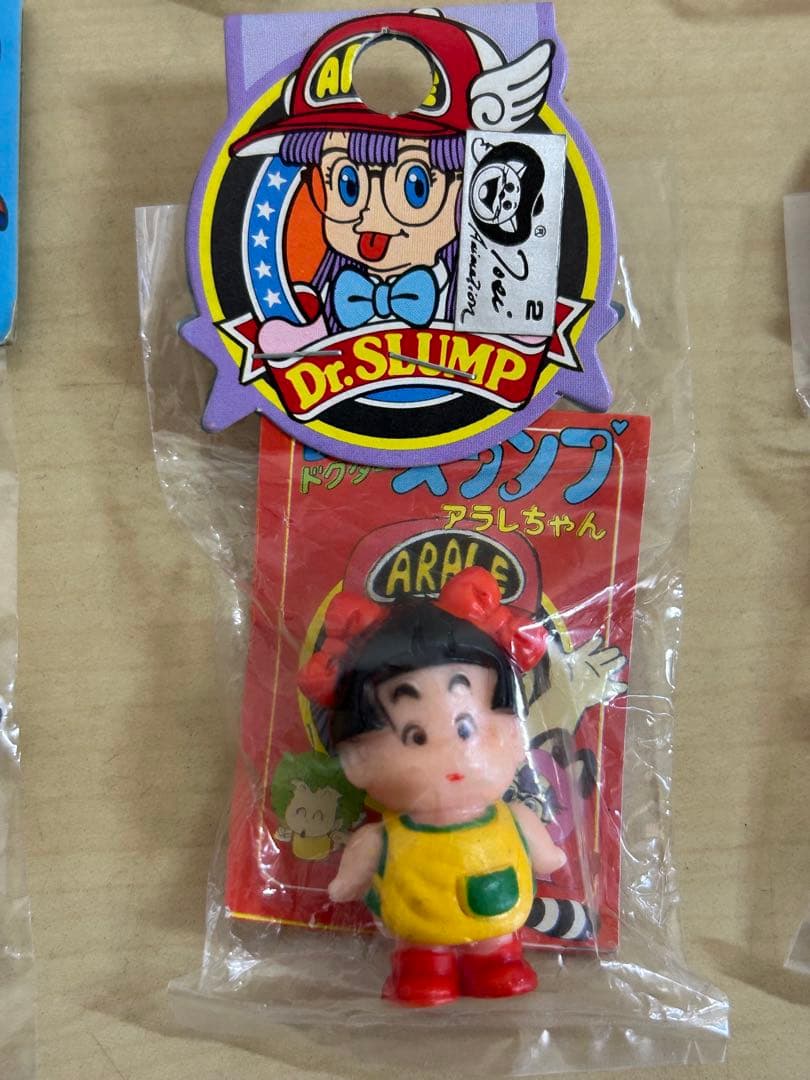 昭和レトロ　Dr.スランプ　アラレちゃん　消しゴム　フィギュア バッジ　6種