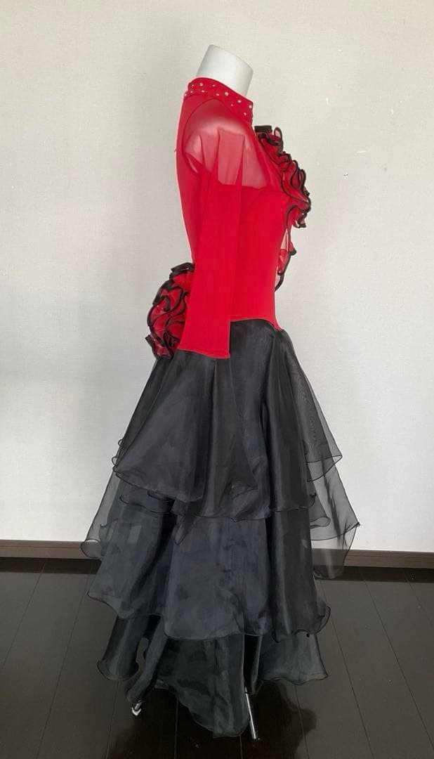 再値下げ‼️社交ダンス　カラオケ　赤黒　Mサイズ〜Ｌサイズ