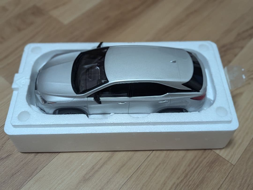 京商　レクサスRX200t 1/18ミニカー