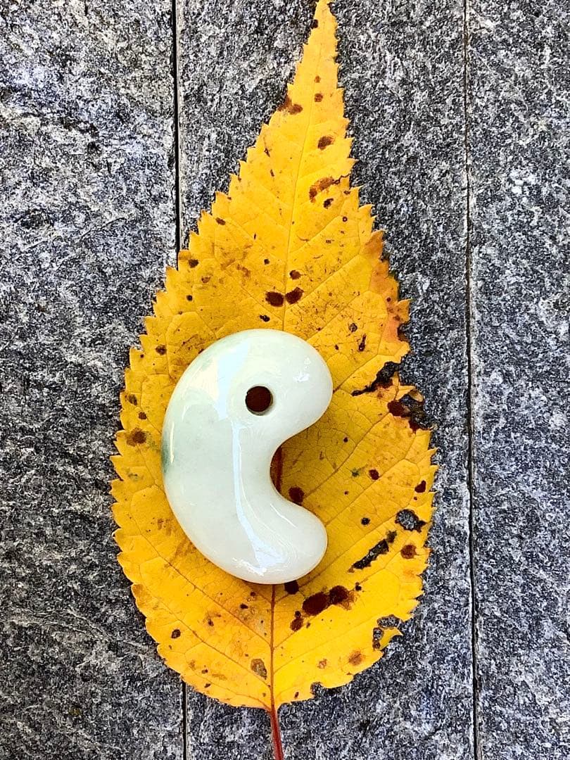 ⭕️最低12万円します糸魚川翡翠勾玉　お身近に天然石パワーを感じてください　鑑別付