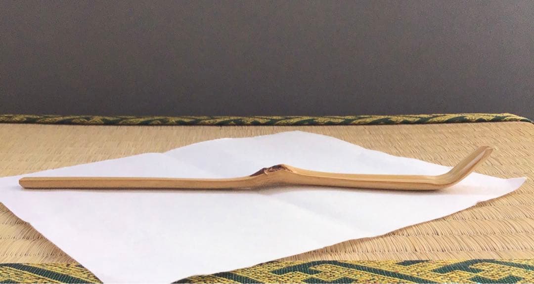 茶杓銘:弐千歳ト号楽只斎作鶴亀写　松尾流十二代松尾宗典作　妙玄斎書付　S86CS