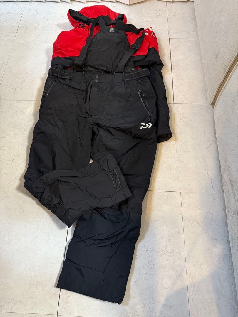 ⭐︎ダイワ⭐︎XL 赤/黒 フィッシング用に⭐︎フード付き『上下セット』