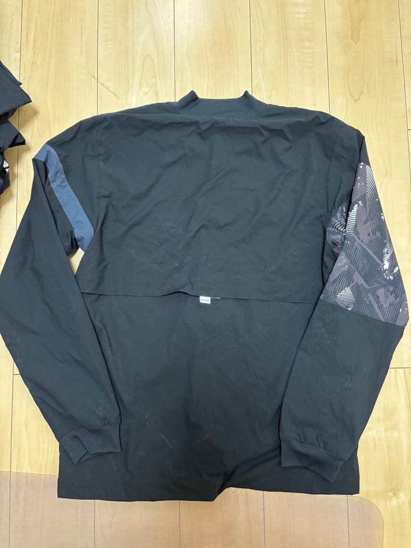 YONEX ブラック ウォームアップ　Oサイズ　上下