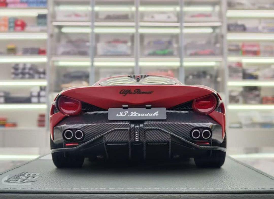 新品希少 BBR 1/18 アルファ ロメオ 33 Stradale ミニカー