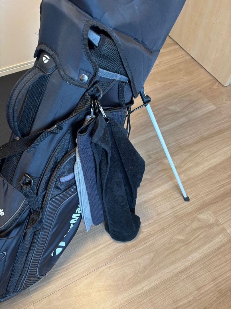 TaylorMade スタンドバッグ ブラック (タオル３枚付き）
