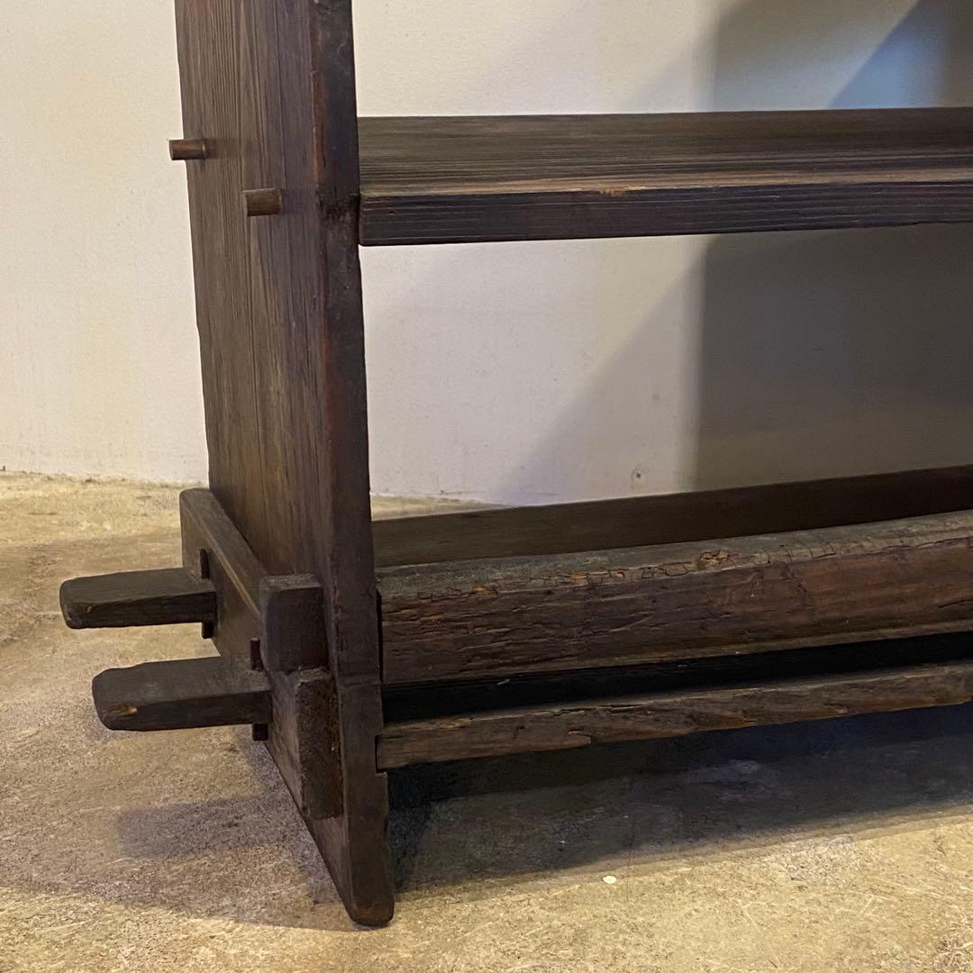 濃い木味の古い飾り棚 四段 アンティーク