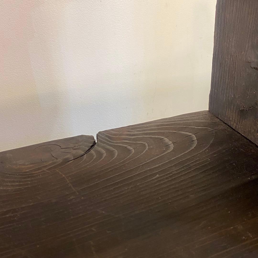 濃い木味の古い飾り棚 四段 アンティーク