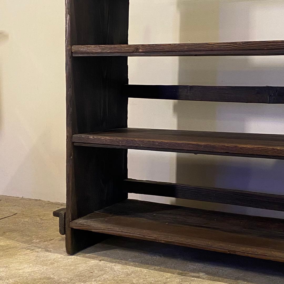 濃い木味の古い飾り棚 四段 アンティーク